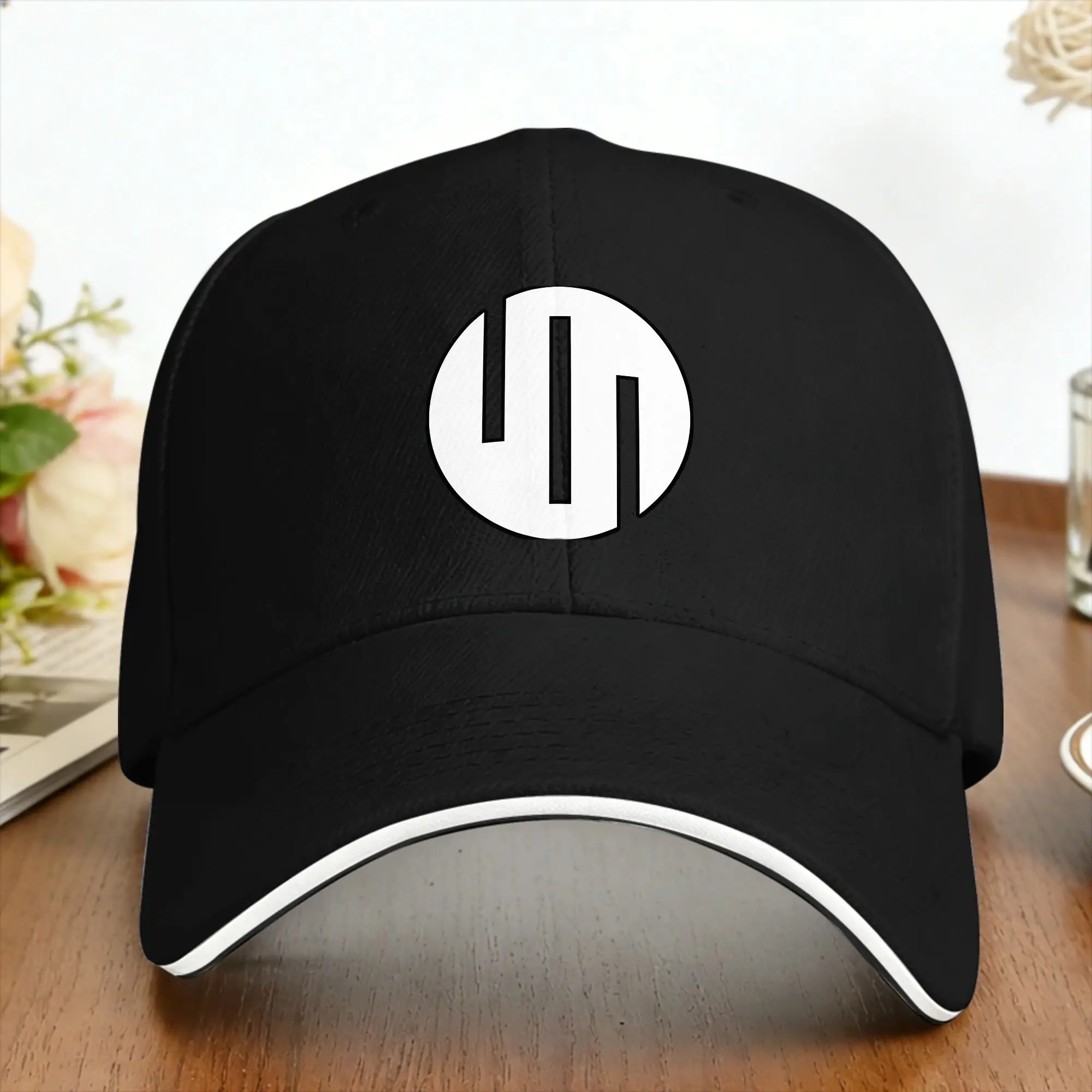Hunting And Outdoor Shows - Topi Bisbol Kasual Logo Lambang Viltrumite
